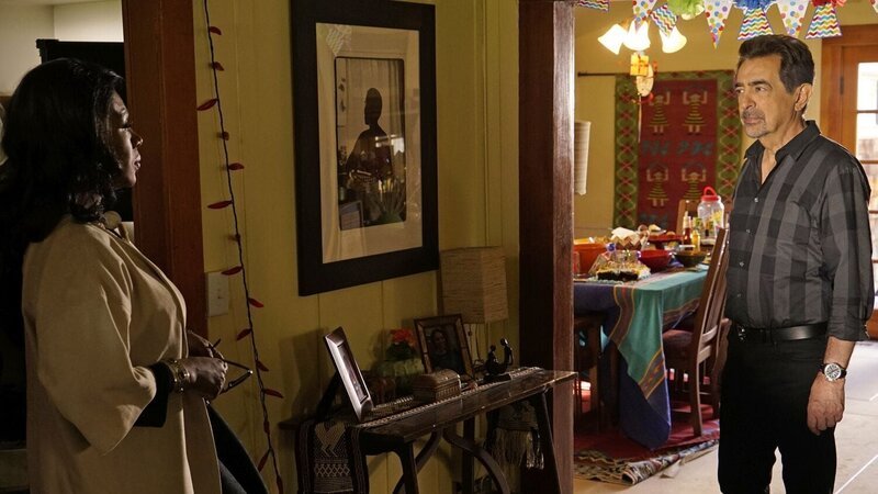 CRIMINAL MINDS – „Inner Beauty“ -- The BAU searches for an UnSub who is purposely disfiguring victims. Also, Rossi hat ein awkward reunion mit seiner Ex-Frau, Hayden Montgomery, die seine Tochter, Joy, fast 30 Jahre lang geheim gehalten hat. – Bild: American Broadcasting Companies, Inc.