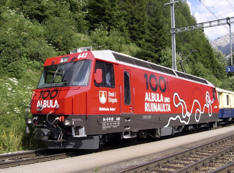 Die Jubiläums-Lokomotive „100 Jahre Albula“. – Bild: SWR/​Bettina Bansbach