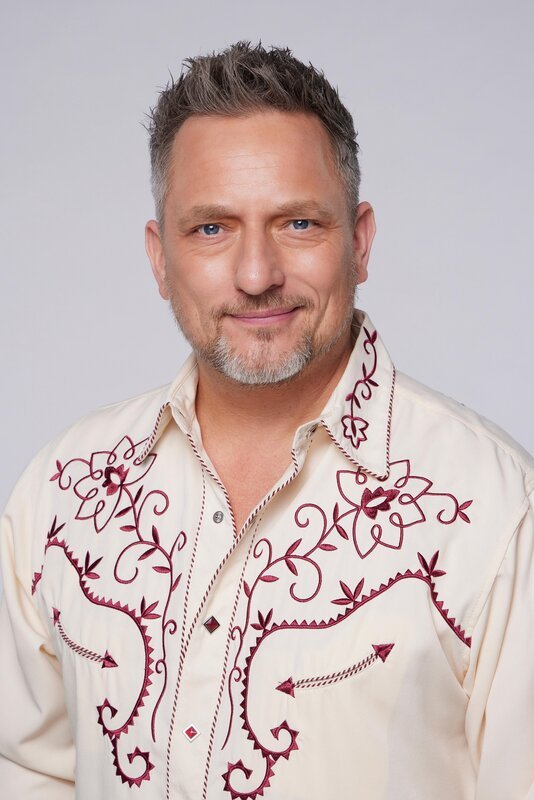 Porträt: Lars Pape spielt „Michael ‚Michi‘ Bode“ – Bild: RTL /​ Bernd Jaworek