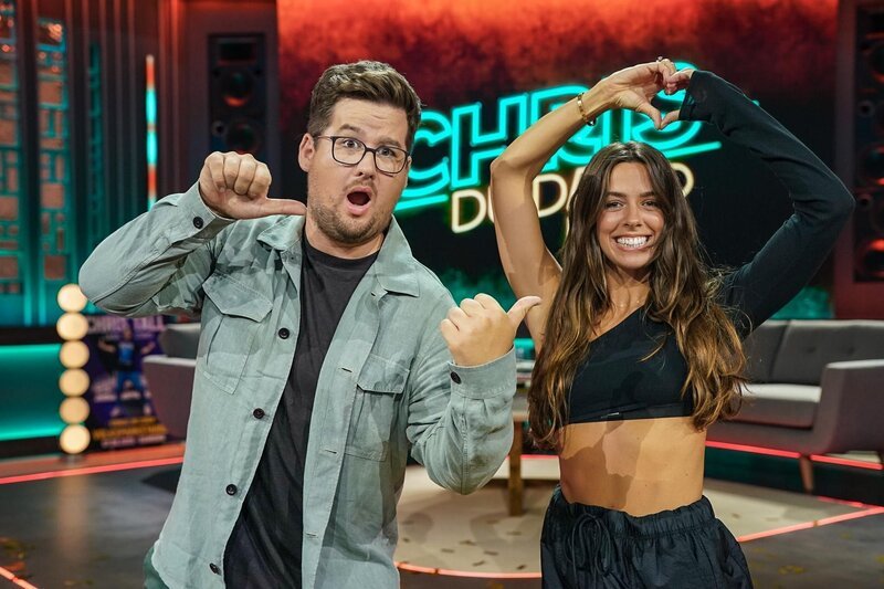 Chris Tall (l.); Vanessa Mai (r.) – Bild: Joyn /​ Guido Engels Eigenproduktionsbild frei