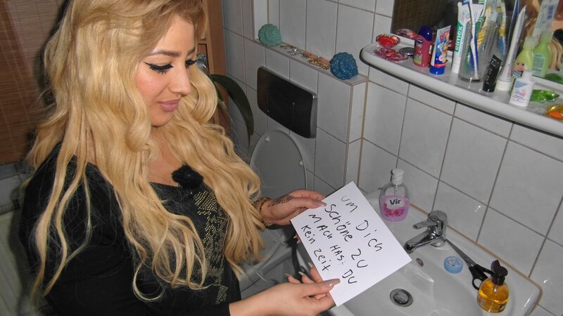 Viki im Bad – Bild: RTL II