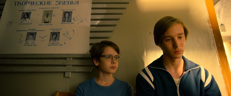 Valerka Lagunov (Pyotr Natarov, l.) und Igor Korzukhin (Daniil Vershinin) – Bild: RTL /​ Die Falle