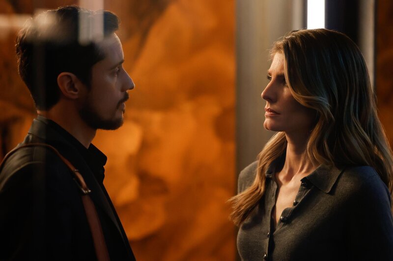 Tom Westfall (Peter Gadiot, l.); Addison Augustine (Caitlin Bassett, r.) – Bild: Universal Television LLC