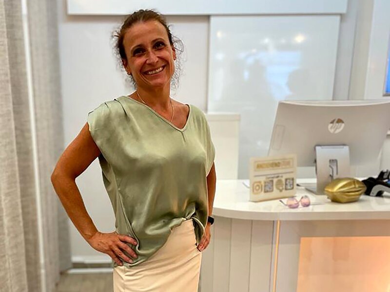 Kandidatin Anna (Annemarie). Motto in Düsseldorf: Knappe Kiste! Zeige wie stilvoll ein Look mit Minirock sein kann! – Bild: RTL /​ Constantin Ent.