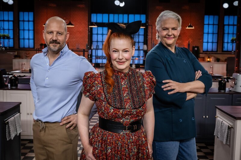 (v.l.n.r.) Christian Hümbs; Enie van de Meiklokjes; Bettina Schliephake-Burchardt – Bild: Joyn /​ Claudius Pflug