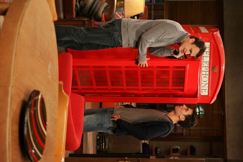 Nach längerer Abwesenheit sucht Lily mal wieder ihr Apartment auf und muss feststellen, dass man es, ohne sie zu informieren, zu einem chinesischen Restaurant umgebaut hat. Ted (Josh Radnor, r.) und Marshall (Jason Segel, l.), bieten ihr an, dass sie von nun an bei ihnen wohnen kann … – Bild: 20th Century Fox International Television