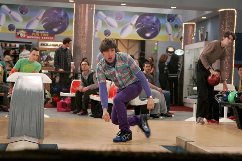 Gibt alles, um das Match zu gewinnen: Howard (Simon Helberg) … – Bild: Warner Bros. Television