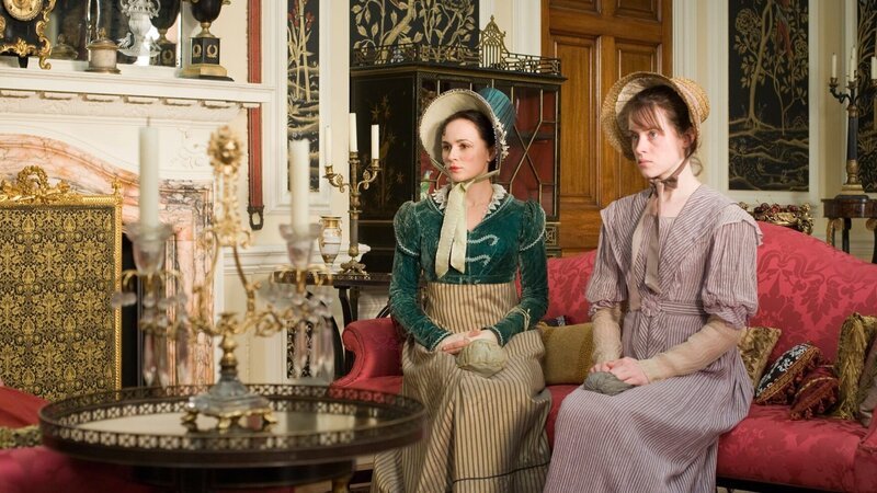 Fanny Dorrit (Emma Pierson, l.) und Amy Dorrit (Claire Foy, r.) – Bild: BBC
