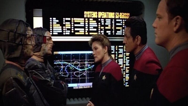 Kathryn Janeway (Kate Mulgrew), Chakotay (Robert Beltran) und Tom Paris (Robert Duncan McNeill) – Bild: Tele 5