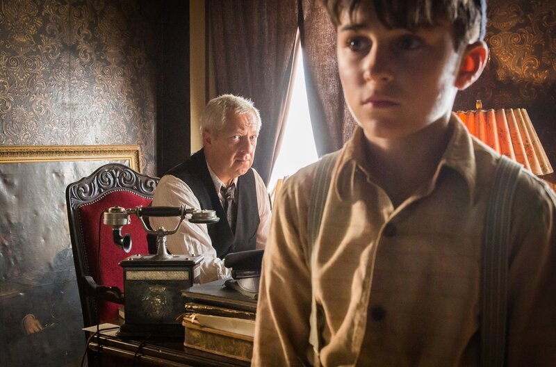 Adam Halajczyk spielt in der Drama-Serie „Der Krieg und ich“ den zehnjährigen polnischen Jungen Romek. – Bild: SWR