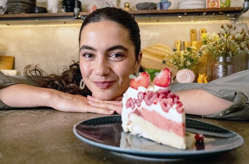 Lucie hat in dieser Sendung eine Eistorte gezaubert – Eis und Baiser. – Bild: Benjamin Wistorf