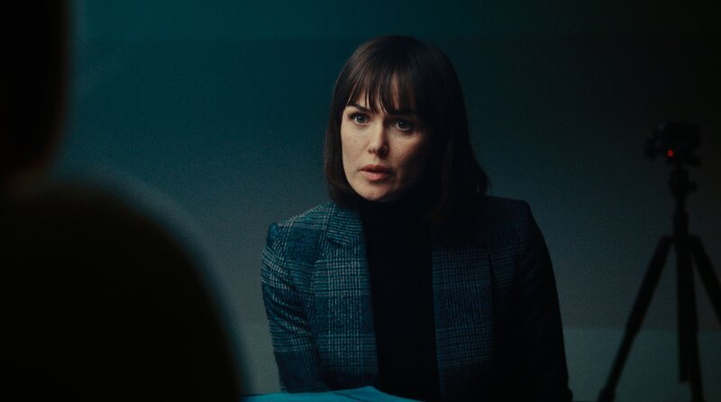 Maryam Azadi (Melika Foroutan) – Bild: ORF/​HR/​Degeto/​Sommerhaus/​Philipp Sichler