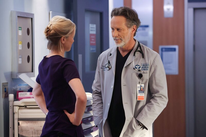 Dr. Hannah Asher(Jessy Schram, l), Dr. Dean Archer(Steven Webber, r) – Bild: George Burns Jr/​NBC /​ Episodic