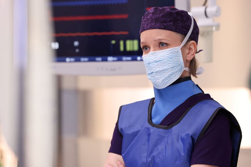 CHICAGO MED -- „Step on a Crack and Break Your Mother’s Back“ Episode 9007 -- Pictured: Jessy Schram as Dr. Hannah Asher -- (Photo by: George Burns Jr/​NBC) – Bild: NBC /​ UNIVERSAL