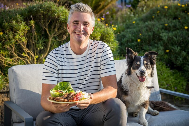 Donal Skehan – Bild: RTL /​ Appetite Media /​ Draußen genießen