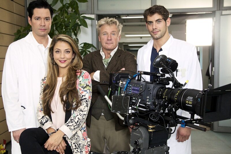 Drehstart: In Leipzig fällt heute die Klappe für den 90-minütigen Fernsehfilm „Bis zur letzten Sekunde“. V.l.n.r: Thomas Koch, Arzu Bazman, Jörg Schüttauf und Roy Peter Link. – Bild: ARD Degeto/​Saxonia Media/​R. Wernicke