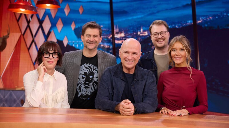 Von links: Eva Karl Faltermeier, Michael Altinger, Wolfgang Krebs, Maxi Gstettenbauer und Laura Karasek. – Bild: BR/​Martina Bogdahn