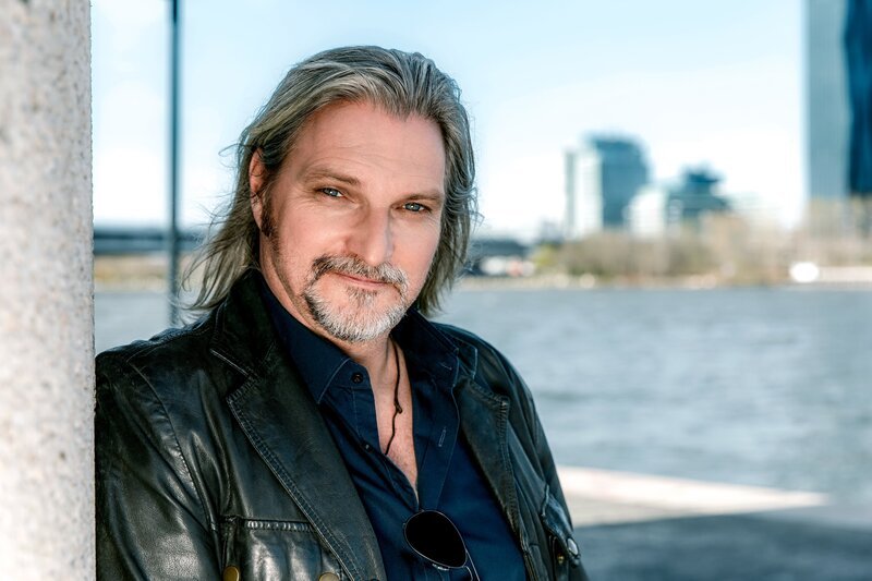 Stefan Jürgens (Carl Ribarski). – Bild: ORF/​Roman Zach-Kiesling