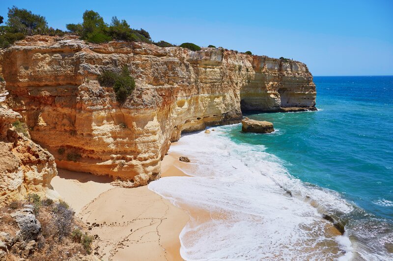 Malerische Landschaft an der Algarve, Portugal – Bild: encrier/​depositpholtos