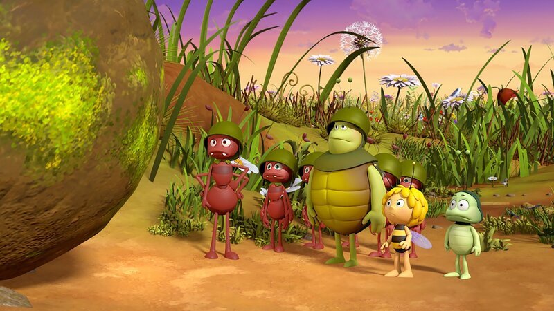 Paul versucht mit militärischem Drill Kurt zu kurieren. – Bild: ZDF/​Studio100 Animation