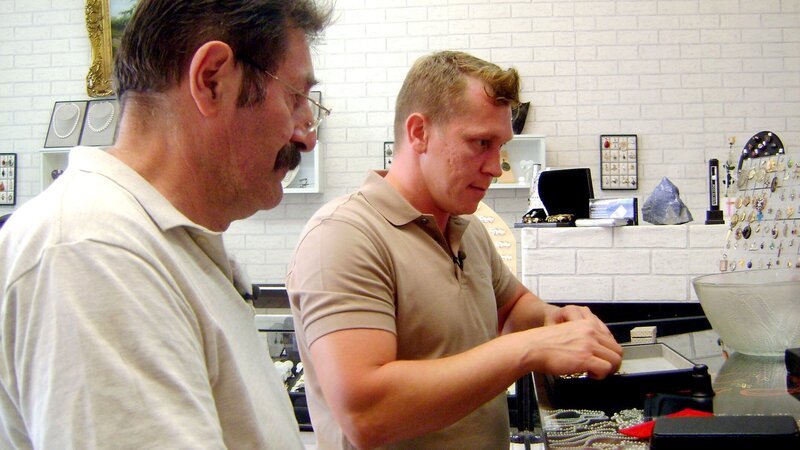 Harald (li.) und Trödelexperte Otto Schulte beim Juwelier – Bild: RTL II