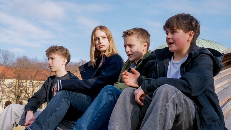 (v.li.): Silas John, Annika Benzin, Konstantin Horn, Maximilian Reinwald („Das geheime Stockwerk“). – Bild: ORF/AÖF (v.li.): Silas John, Annika Benzin, Konstantin Horn, Maximilian Reinwald („Das geheime Stockwerk“). – Bild: ORF/AÖF