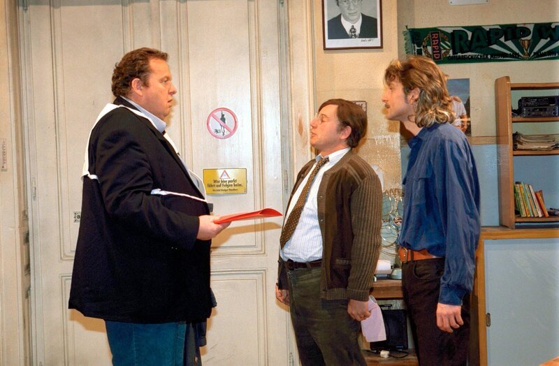 (v.li.): Ottfried Fischer (Herr Emmerich), Roland Düringer (Breitfuß), Alfred Dorfer (Weber). – Bild: ORF/​Ali Schafler