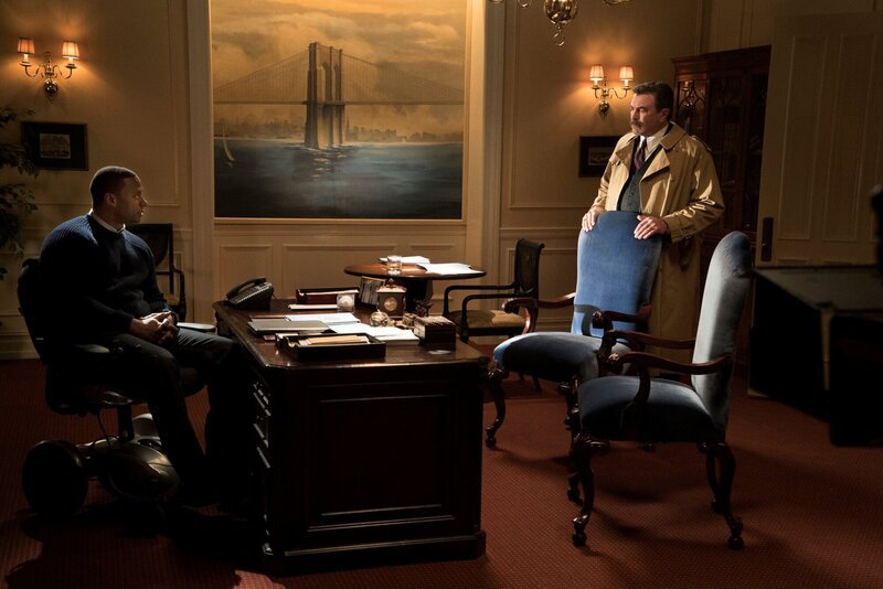 L-R: Mayor Carter Poole (David Ramsey) and Frank Reagan (Tom Selleck) – Bild: John Paul Filo /​ CBS