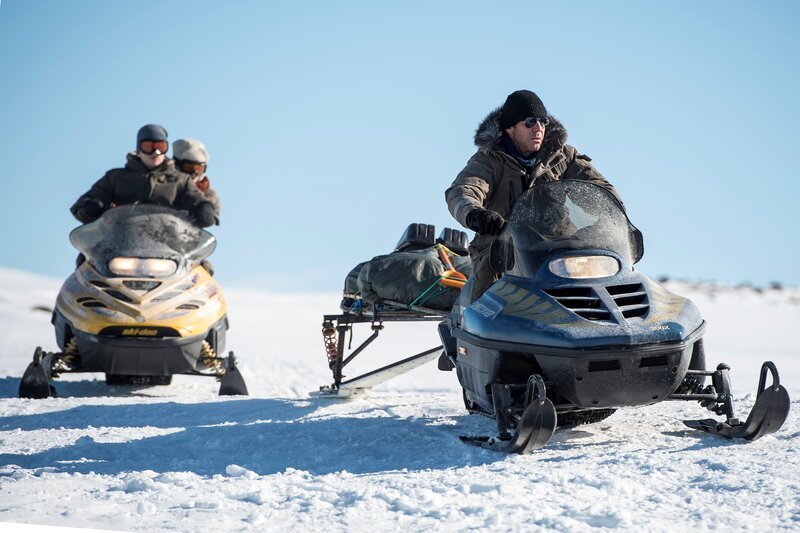 On the right: Michael Lennox (Dennis Quaid) – Bild: Steffan Hill