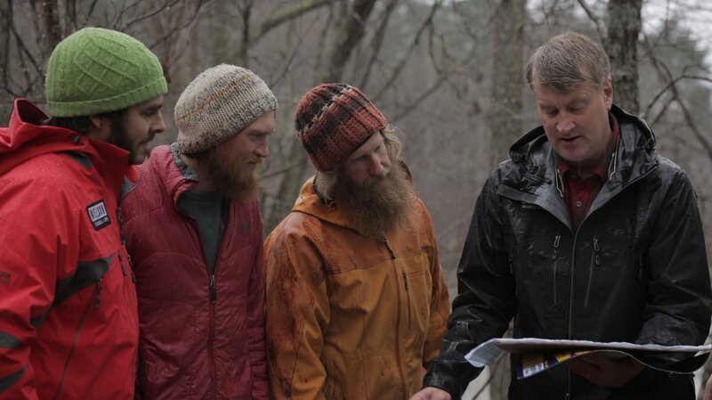 Pete Nelson discussing plans with the treehouse build team. – Bild: Discovery Communications