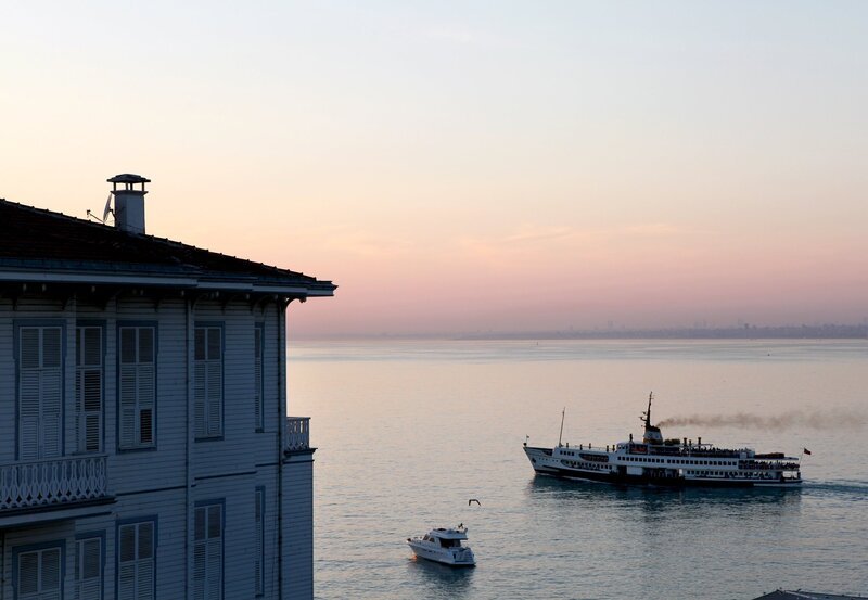 Die letzte Fähre des Tages: Von den ruhigen Prinzeninseln geht es zurück in die brodelnde Millionenstadt Istanbul. – Bild: DF1