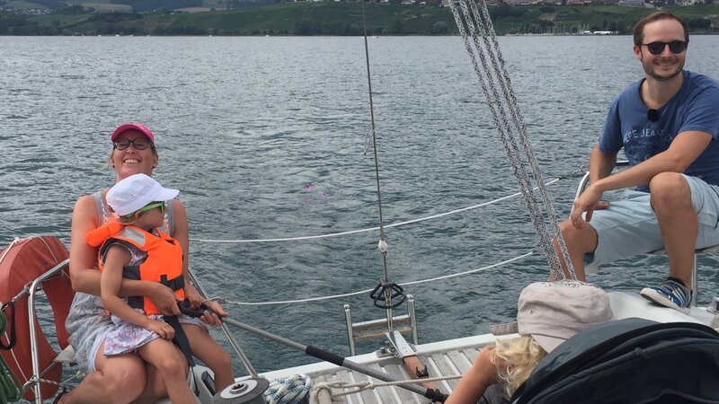 Familie Tschudi – Segelferien auf dem Neuenburgersee – Bild: 3sat