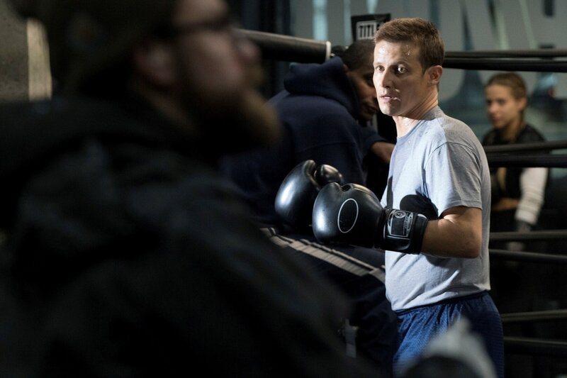 Erfährt, dass der Räuber, den er aus Notwehr töten musste, Sohn eines NYPD Officers war: Jamie (Will Estes) … – Bild: John Paul Filo /​ CBS
