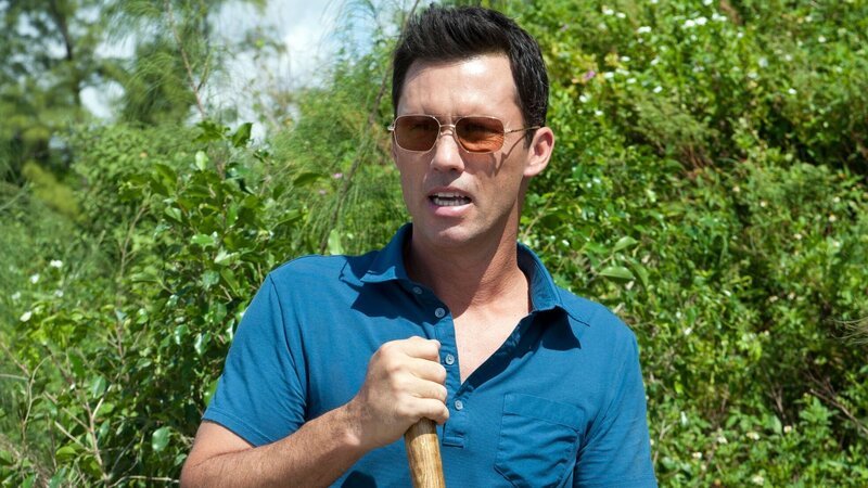 Michael (Jeffrey Donovan) ist geschockt, denn er findet heraus, dass ausgerechnet ein vermeintlicher Freund und Auftraggeber hinter seiner Burn Notice steckt. – Bild: Mediengruppe RTL