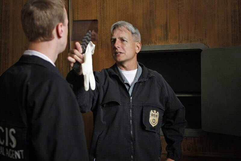 Ein neuer Fall wartet auf Gibbs (Mark Harmon, r.) und McGee (Sean Murray, l.) … – Bild: CBS Television