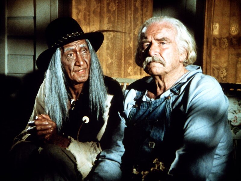 Joseph (Jerado De Cordovier, l.) und Sam (Will Geer, r.) entdecken, dass sie eine Menge verbindet. Denn Joseph hat mit seinem Stamm in dieser Region gelebt, bevor Siedler ihn und sein Volk vertrieben haben … – Bild: Sat.1 Gold