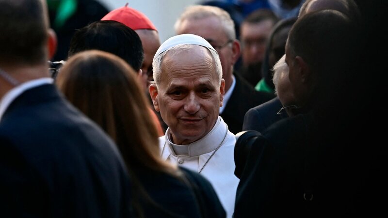 Ein Papst auf der Suche: Wohin wird er die katholische Kirche führen? – Bild: ZDF und afp /​ monteforte, filippo