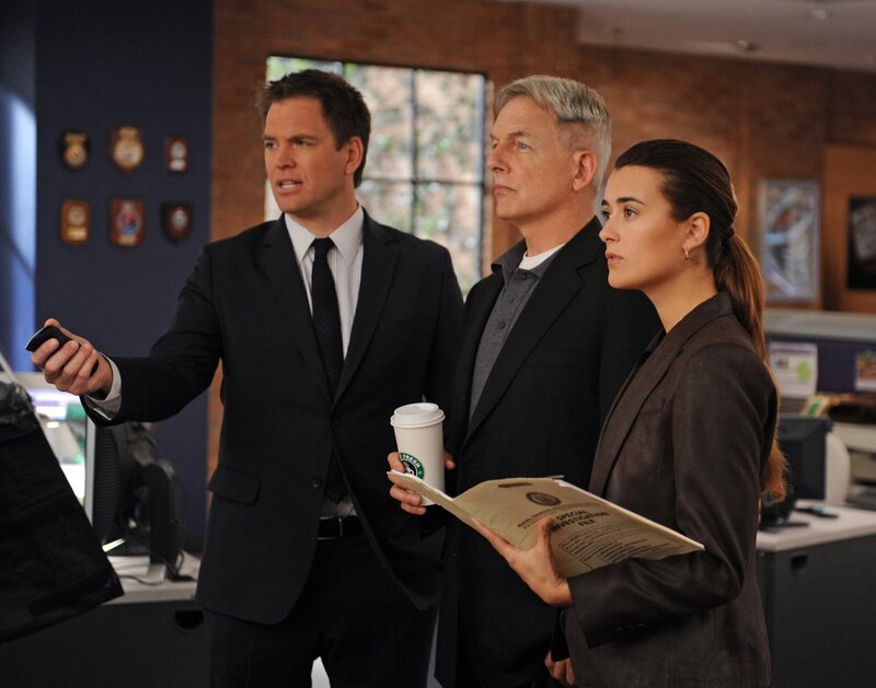 Ein neuer Mordfall wartet auf Tony (Michael Weatherly, l.), Gibbs (Mark Harmon, M.) und Ziva (Cote de Pablo, r.) … – Bild: CBS Broadcasting, Inc.