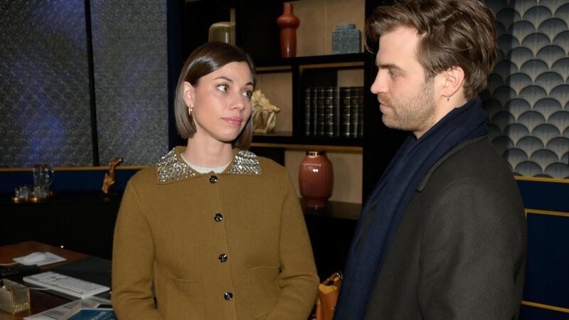 Matilda (Anna-Katharina Fecher) und Julian (Onno Buß) wollen Gerner den Rücken freihalten. – Bild: RTL