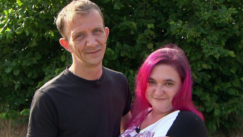 In Uelzen gibt es Neuigkeiten bei Dennis – seine Verlobte Annika ist schwanger. – Bild: RTLZWEI