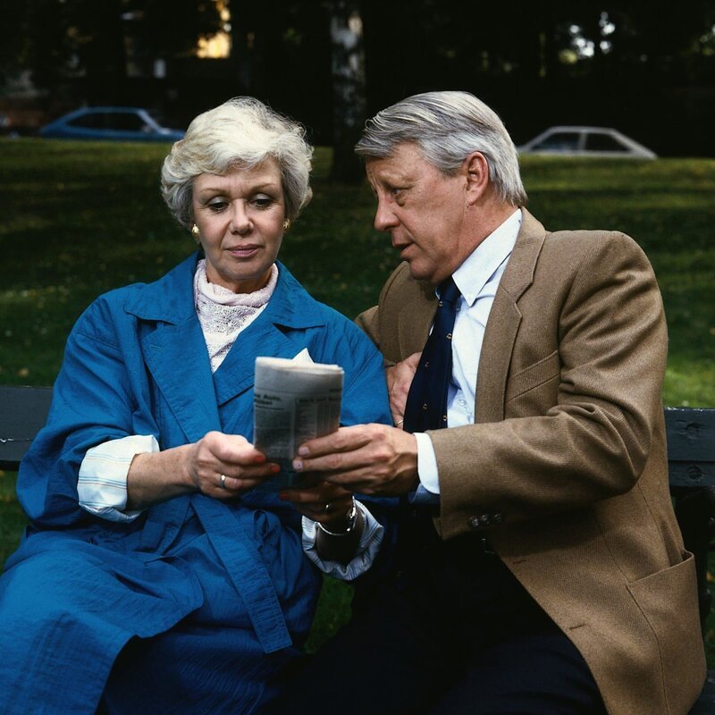 3. Eberhard (Stefan Orlac) ist froh, daß er in dieser schwierigen Firmensituation seine Frau Hannelore (maria Sebaldt) fest an seiner Seite weiß. – Bild: ZDF und Terranova