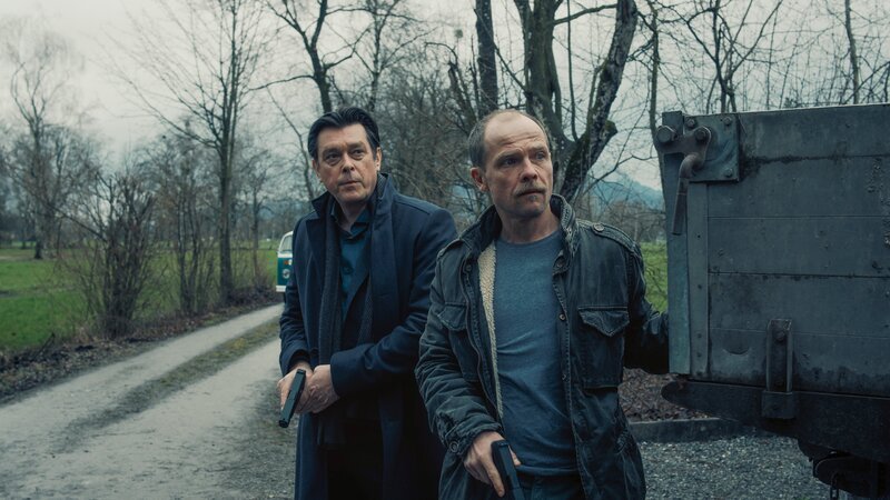 Thomas Komlatschek (Hary Prinz, l.), Micha Oberländer (Matthias Koeberlin, r.) – Bild: Lukas Gnaiger /​ ZDF