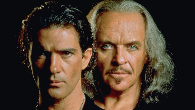 Der alte Zorro alias Don Diego De La Vega (Anthony Hopkins, r.) und sein Nachfolger Alejandro Murrieta (Antonio Banderas). – Bild: Honorarfrei – nur für diese Sendung bei Nennung ZDF und Rico Torres, Sam Urdank.