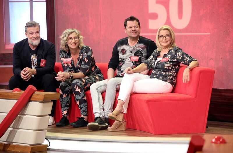 In jeder Sendung tritt ein Team von vier Prominenten gegen acht Kandidaten aus dem Südwesten an – vier Kinder und vier Erwachsene. Und wieder dreht sich alles um die Frage: Wer malt und rät am besten? v. li.: Marc Marshall, Claudia Jung, Ingo Appelt und Jane Camerford. – Bild: SWR/​Bavaria/​Frank Hempel