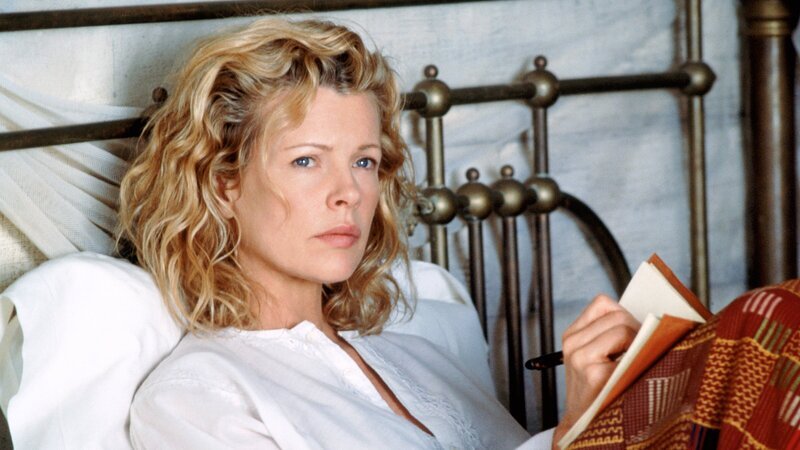 Für Kuki Gallmann (Kim Basinger) geht der Traum vom Leben in Afrika in Erfüllung. – Bild: ZDF und Sony Für Kuki Gallmann (Kim Basinger) geht der Traum vom Leben in Afrika in Erfüllung. – Bild: ZDF und Sony