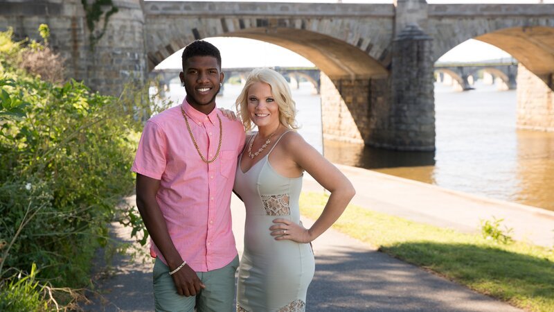 ASHLEY and JAY posing for their hero shot. – Bild: Discovery Communications