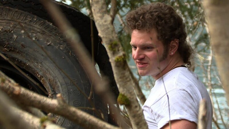 Gabe Brown looking happy during fender job. – Bild: Discovery Channel /​ Discovery Communications