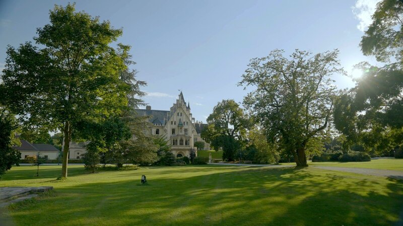 Auch in Grafenegg erhält man das historische Gartenerbe – die Schlossherren entschieden sich allerdings für die Revitalisierung des Landschaftsgartens mit Arboretum anstelle des älteren Barockgartens. – Bild: ORF/​Kurt Mayer Film