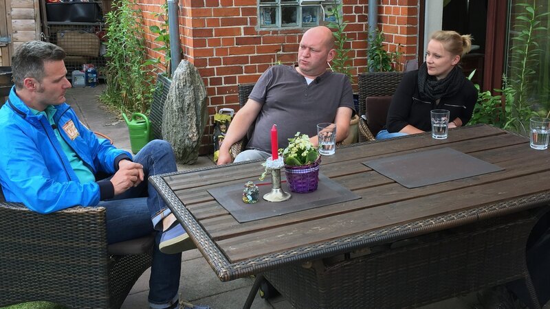 Experte Andi Bierschock (li.) bei Christian und Fanny – Bild: RTL 2