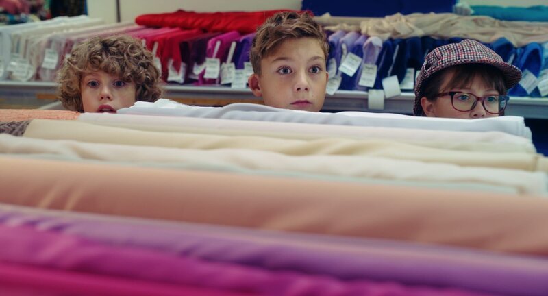 Als Detektivbande gehen Franz (Jossi Jantschitsch, links), Eberhard (Leo Wacha, Mitte) und Gabi (Nora Reidinger, rechts) auf geheime Mission. – Bild: MDR/NGF – Nikolaus Geyrhalter Filmproduktion GmbH/Wild Bunch Als Detektivbande gehen Franz (Jossi Jantschitsch, links), Eberhard (Leo Wacha, Mitte) und Gabi (Nora Reidinger, rechts) auf geheime Mission. – Bild: MDR/NGF – Nikolaus Geyrhalter Filmproduktion GmbH/Wild Bunch